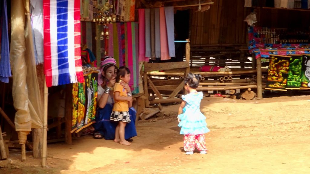 Poblado Karen Mujeres Jirafa - Chiang Rai
